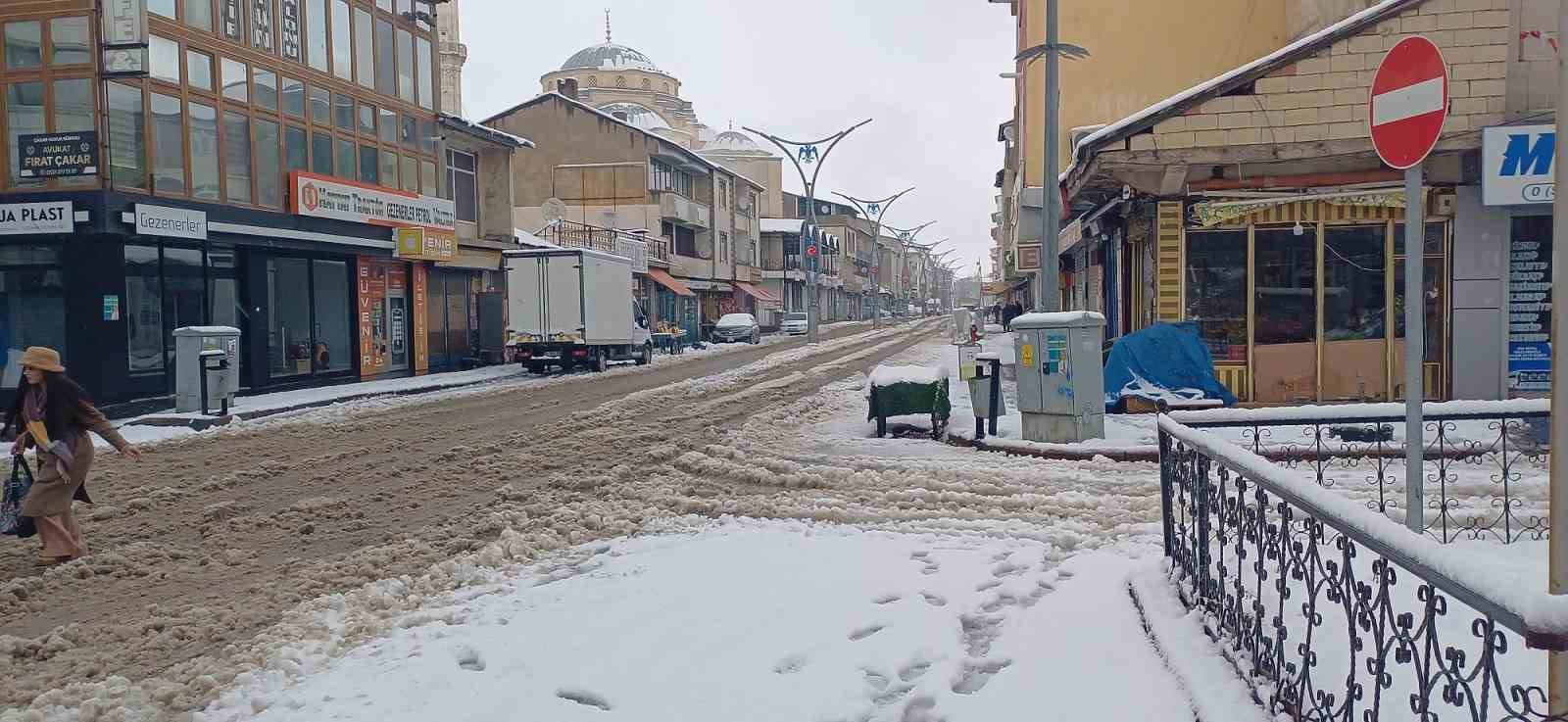 Malazgirt’te kar yağışı