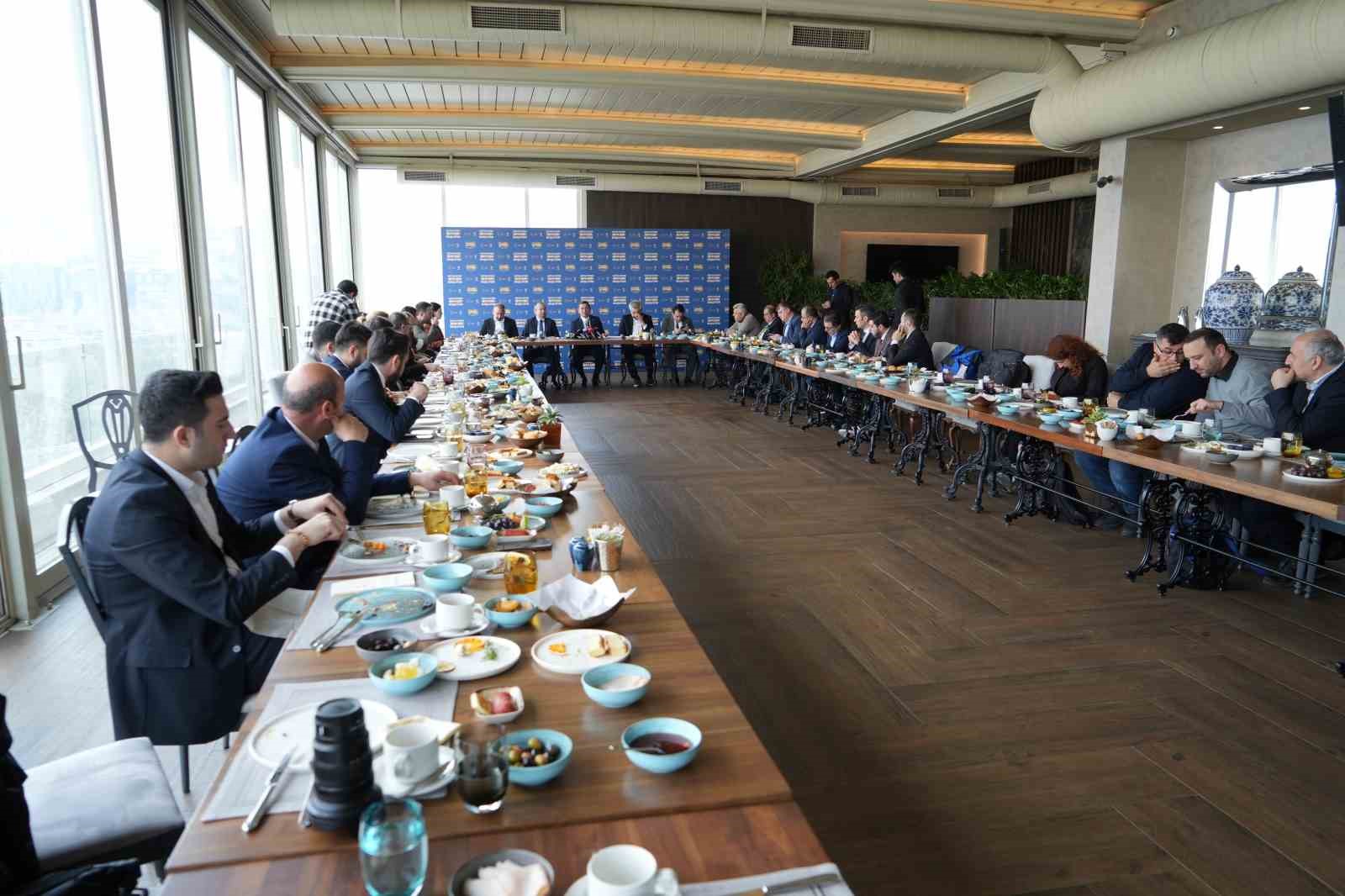 AK Parti Antalya Büyükşehir Belediye Başkan Adayı Tütüncü: "Antalya’nın şehir merkezinde 15 yeni koridor açacağız"