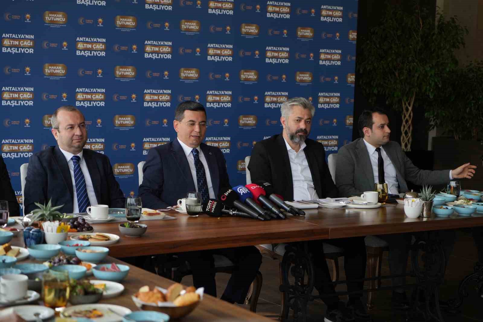 AK Parti Antalya B&uuml;y&uuml;kşehir Belediye Başkan Adayı T&uuml;t&uuml;nc&uuml;: "Antalya&rsquo;nın şehir merkezinde 15 yeni koridor a&ccedil;acağız"
