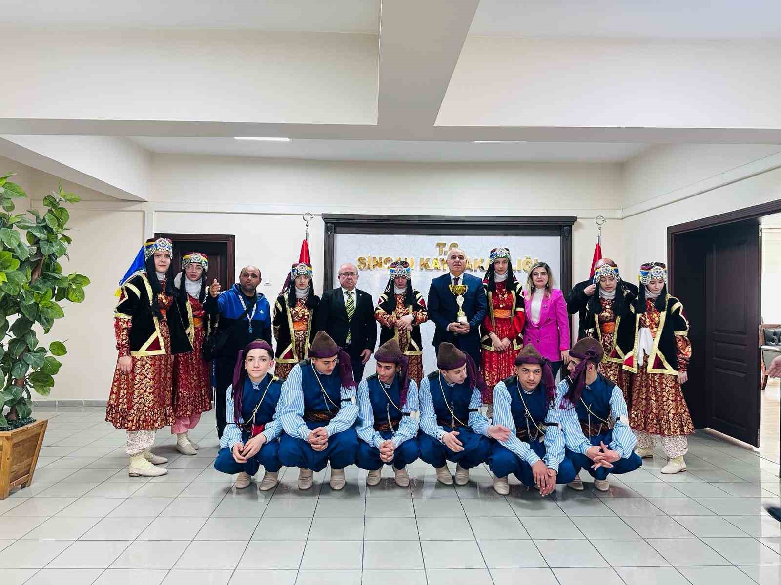 Sincan Kaymakamı Kılıç okul sporlarında birinci olan öğrencileri ağırladı