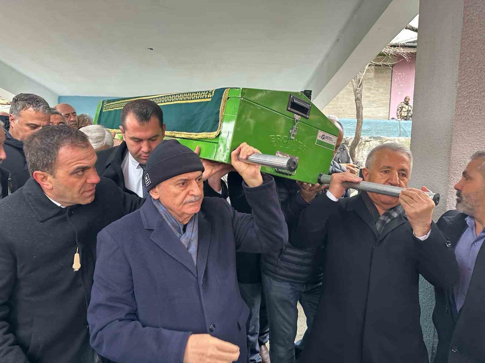 Binali Yıldırım Kars&rsquo;ta cenaze t&ouml;renine katıldı
