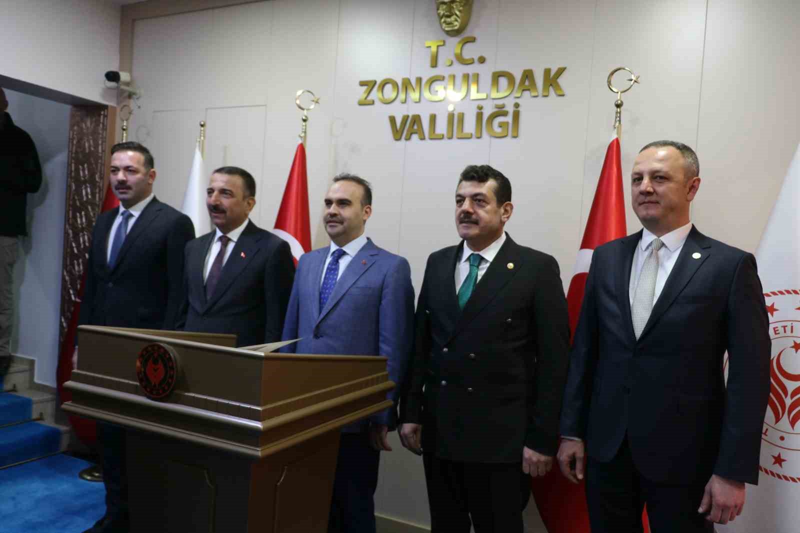 Bakan Kacır, Zonguldak Belediye Sineması&rsquo;nın a&ccedil;ılışında konuştu
