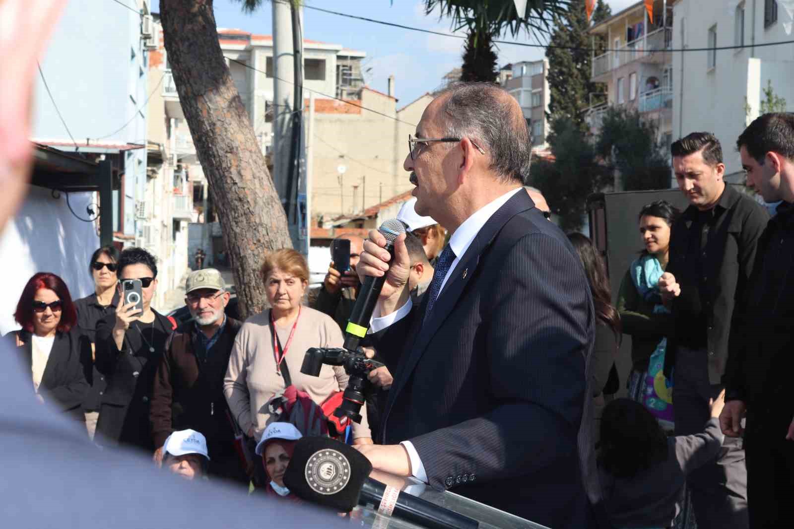 Bakan Özhaseki: “İzmir’de tam 21 tane 6’nın üzerinde şiddette deprem üretebilecek fay hattı var"
