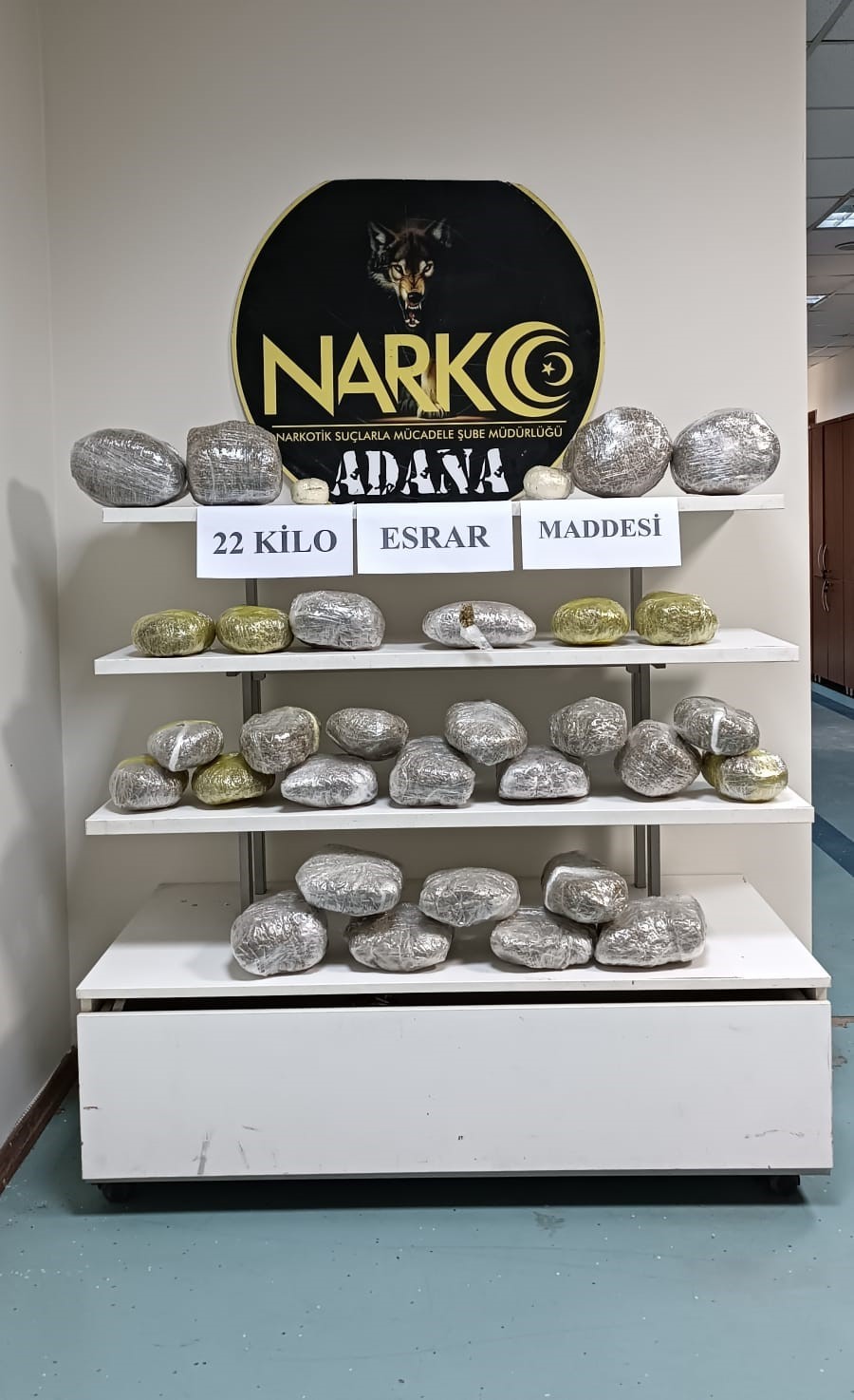 Valizden 21 kilo esrar çıktı
