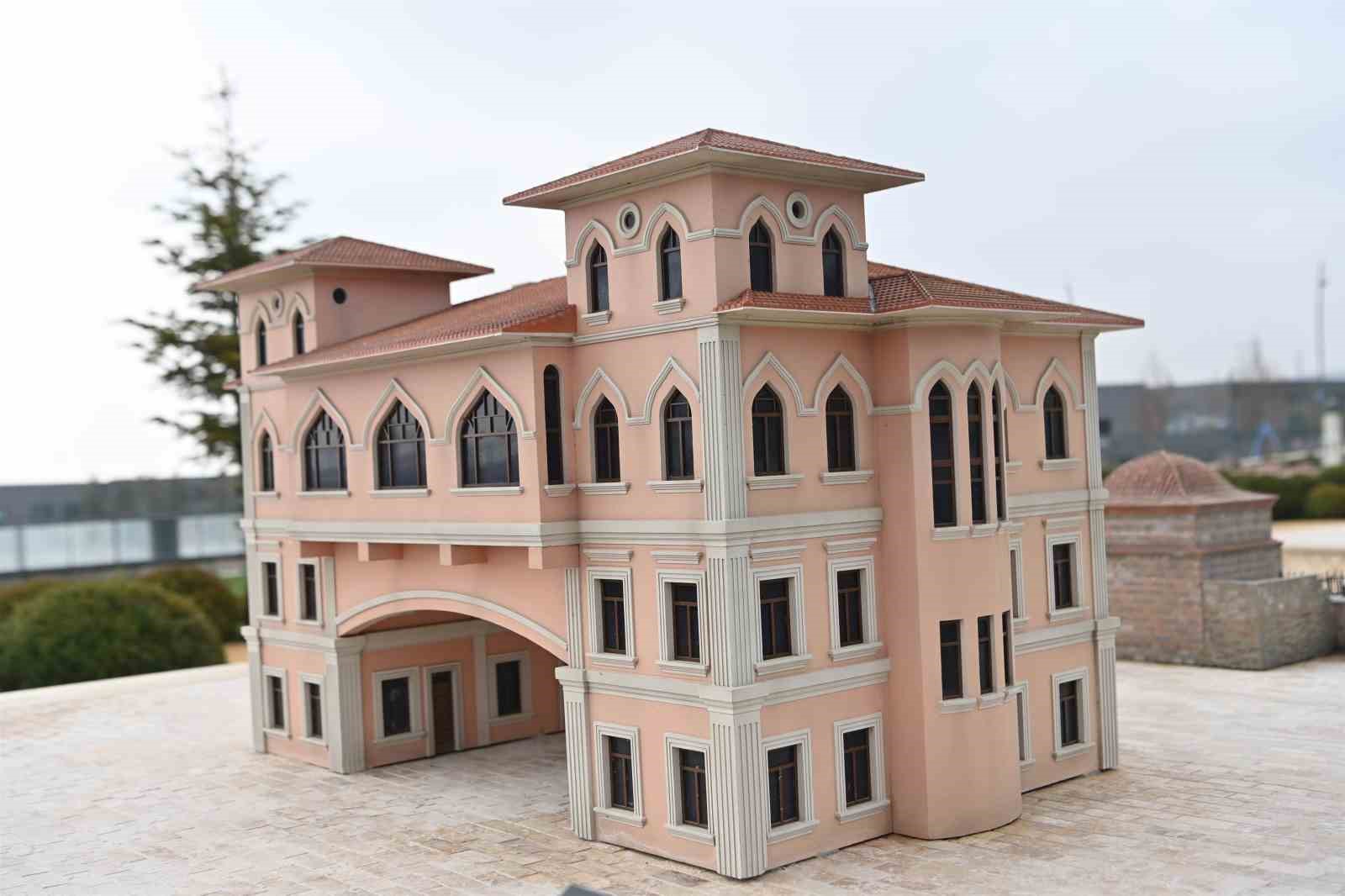 &Ccedil;amlık&rsquo;a Mini Balıkesir maketi
