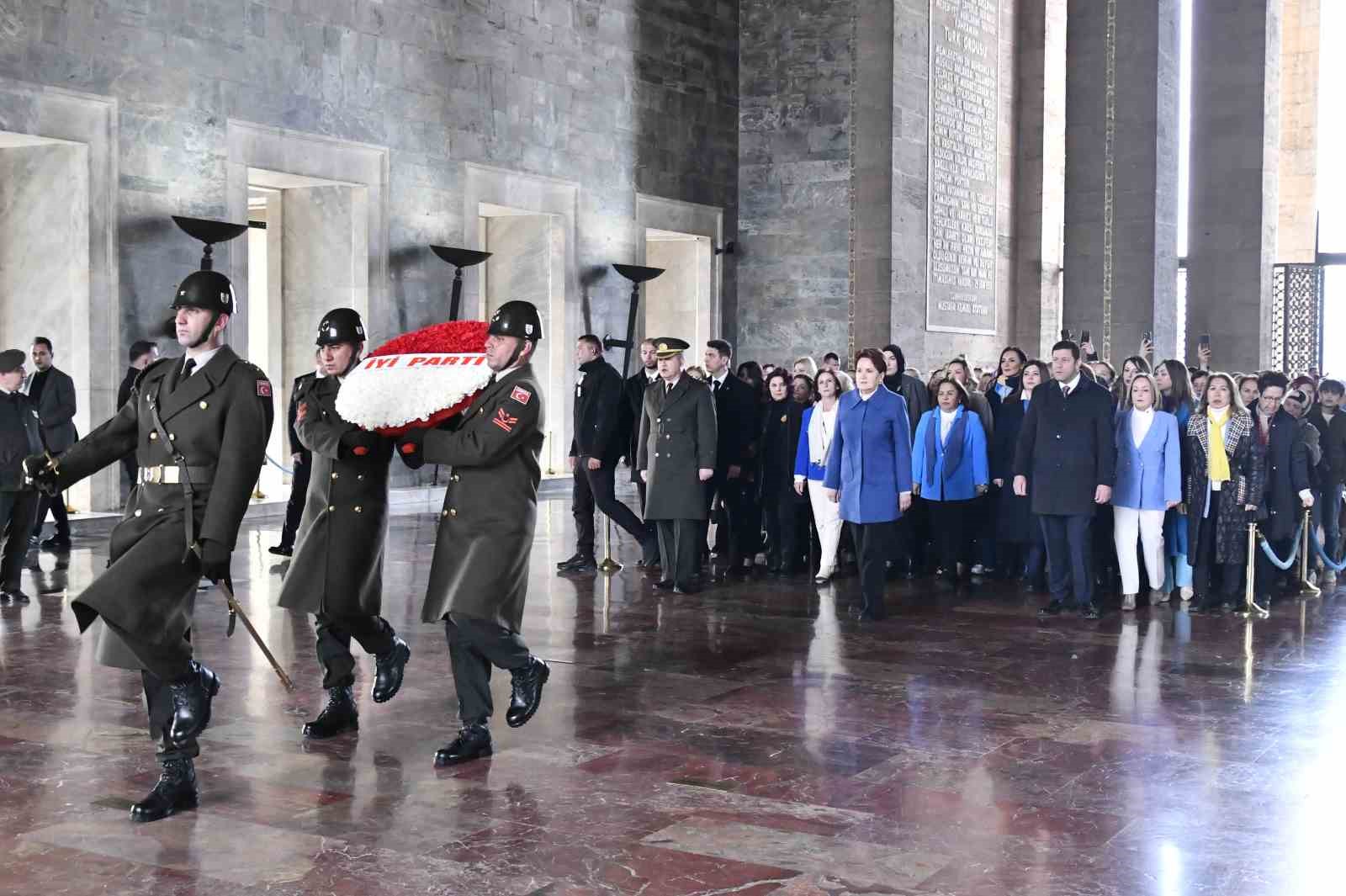 Akşener, 8 Mart Dünya Kadınlar Günü’nde Anıtkabir’i ziyaret etti
