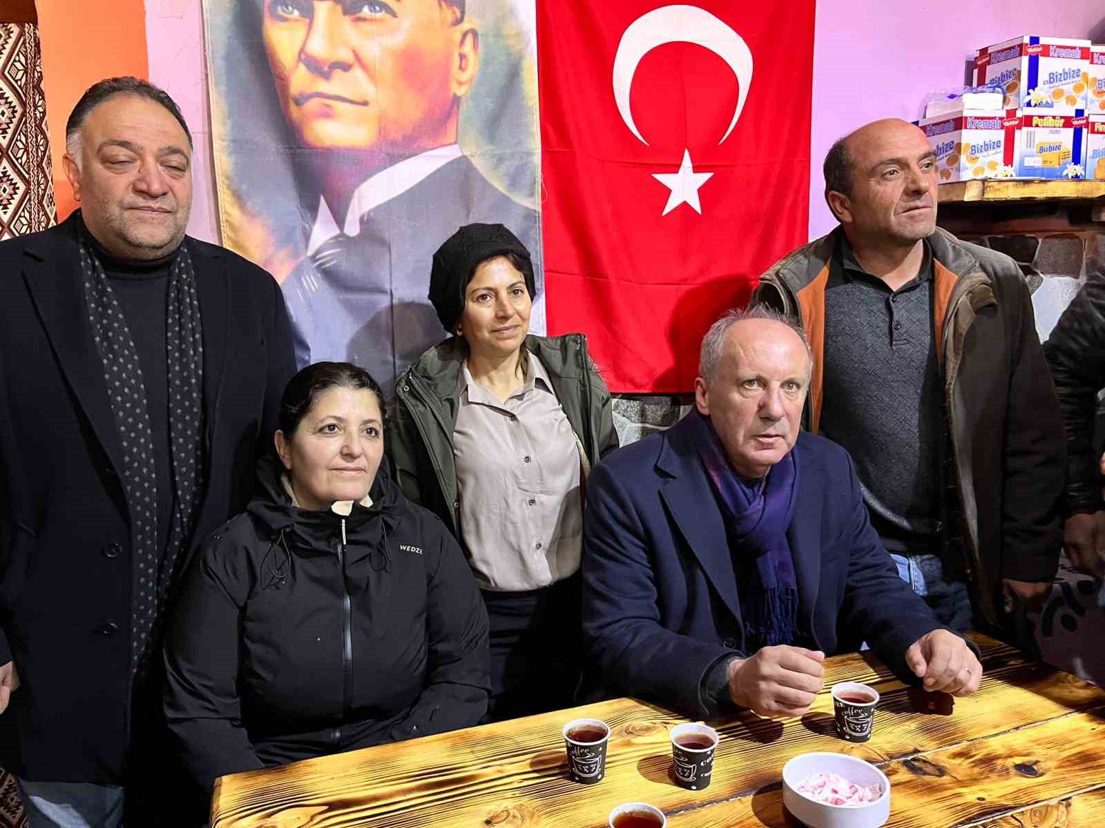 Muharrem İnce, Çıldır’da sandalye üzerinde halka hitap etti
