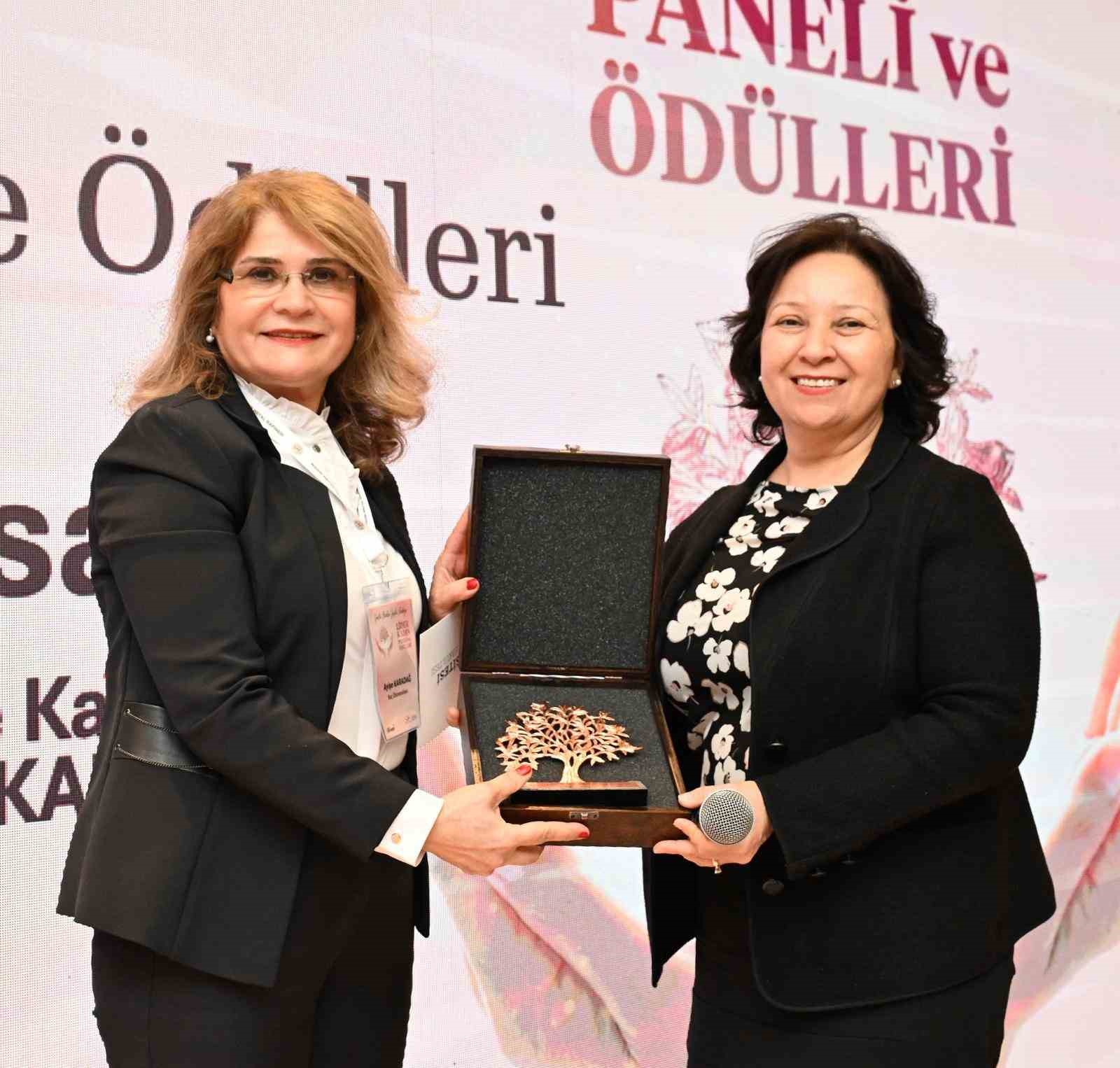 İEÜ’ye ‘Kadınların Geleceğini Güçlendiren Üniversite’ ödülü
