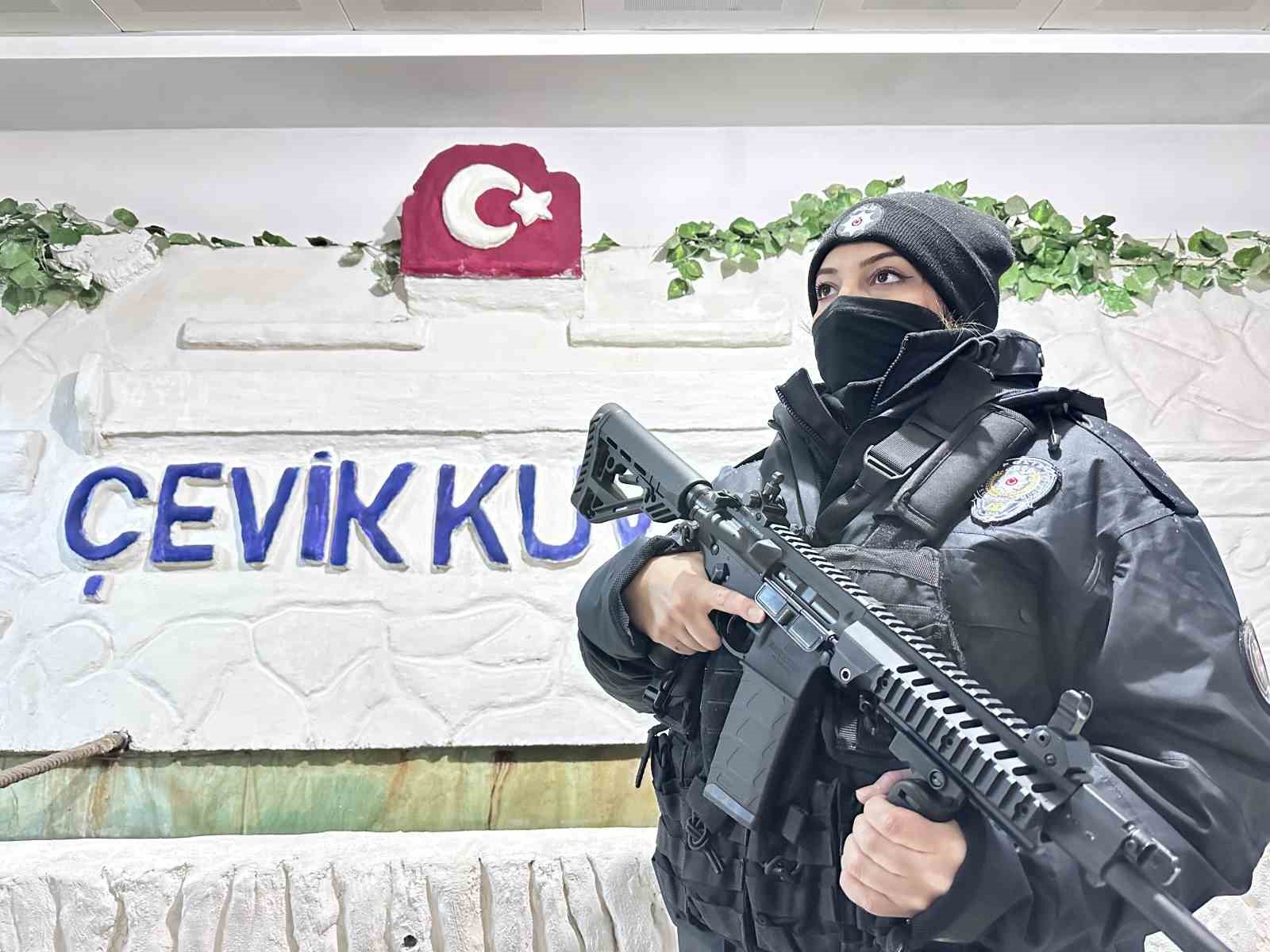 Y&uuml;ksekova kadın polisleriyle emniyette
