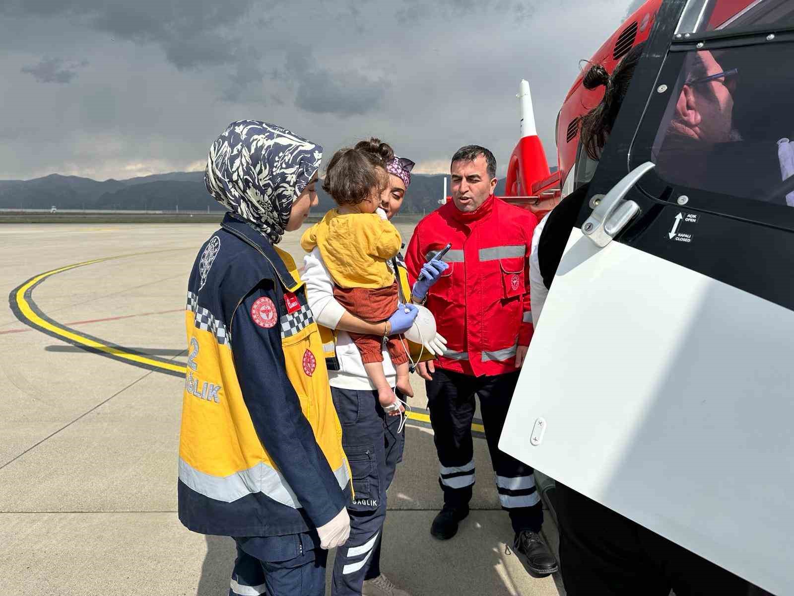 Şırnak’ta enfeksiyon şikayeti olan bebek ambulans helikopter ile Elazığ’a sevk edildi