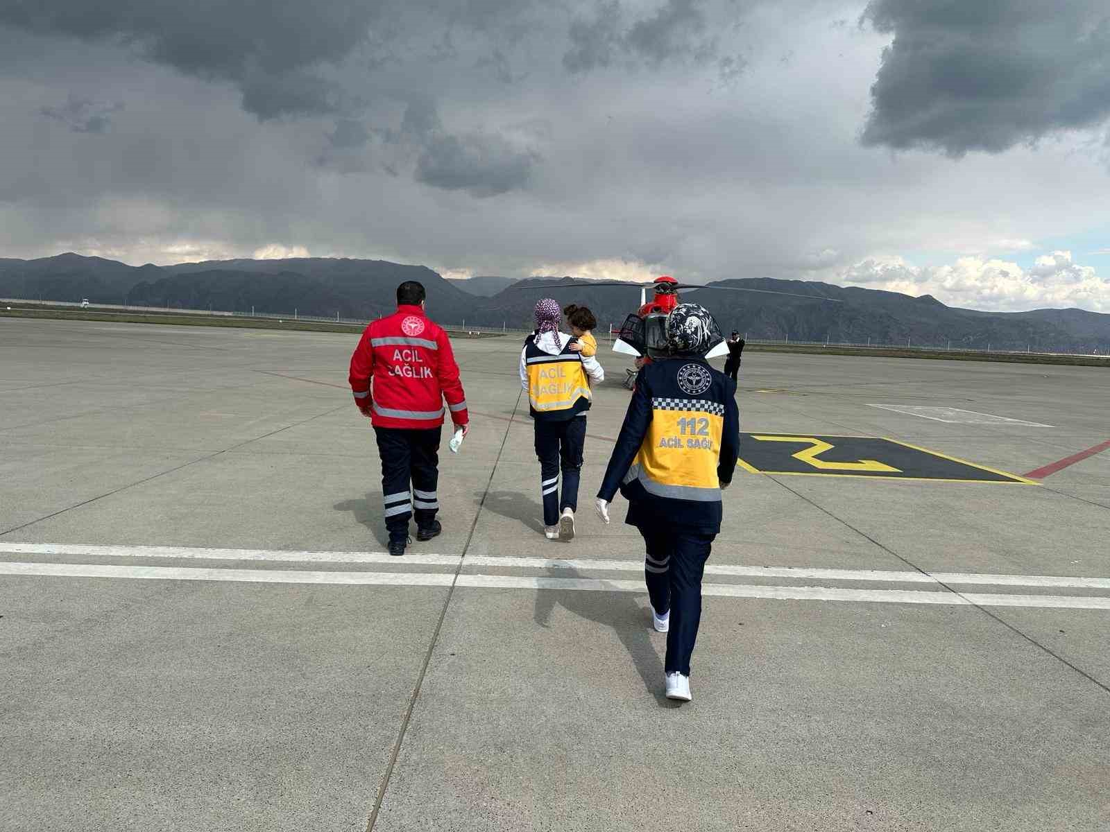 Şırnak’ta enfeksiyon şikayeti olan bebek ambulans helikopter ile Elazığ’a sevk edildi
