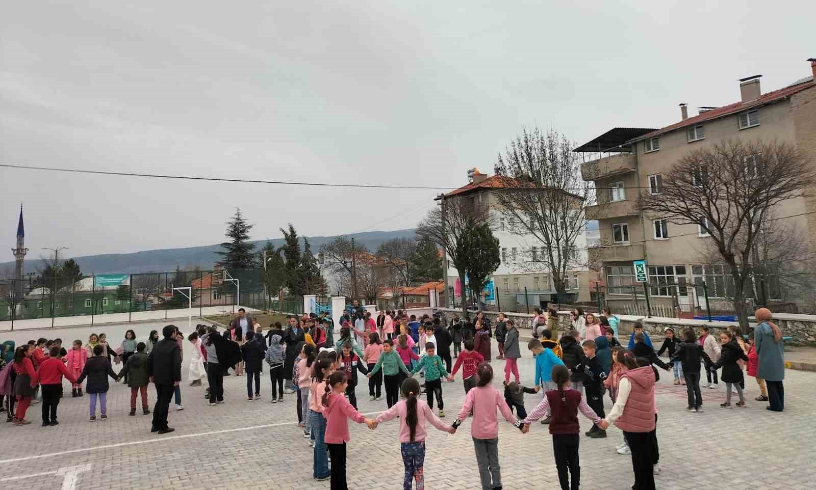 Hisarcık Cumhuriyet İlkokulunda deprem ve personel tahliye tatbikatı