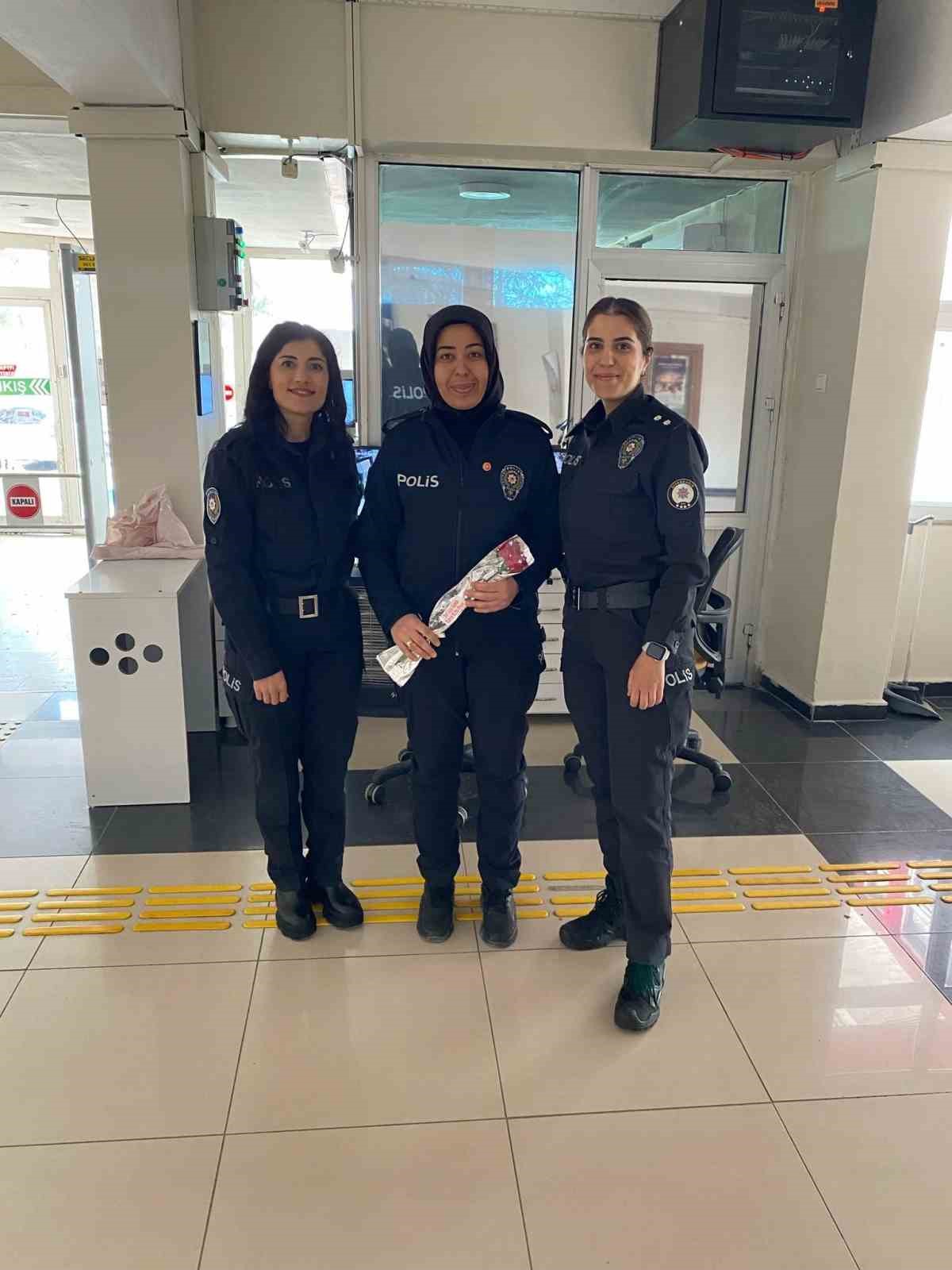 Ergani’de kadın polisler 8 Mart’ta unutulmadı