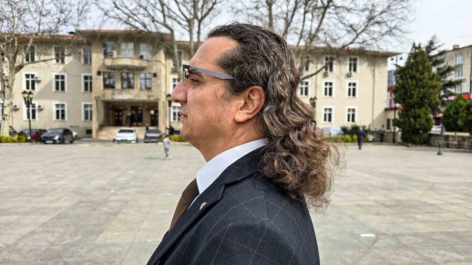 Kadına yönelik şiddete ’dur’ demek için 5 yıldır uzattığı saçını kesti