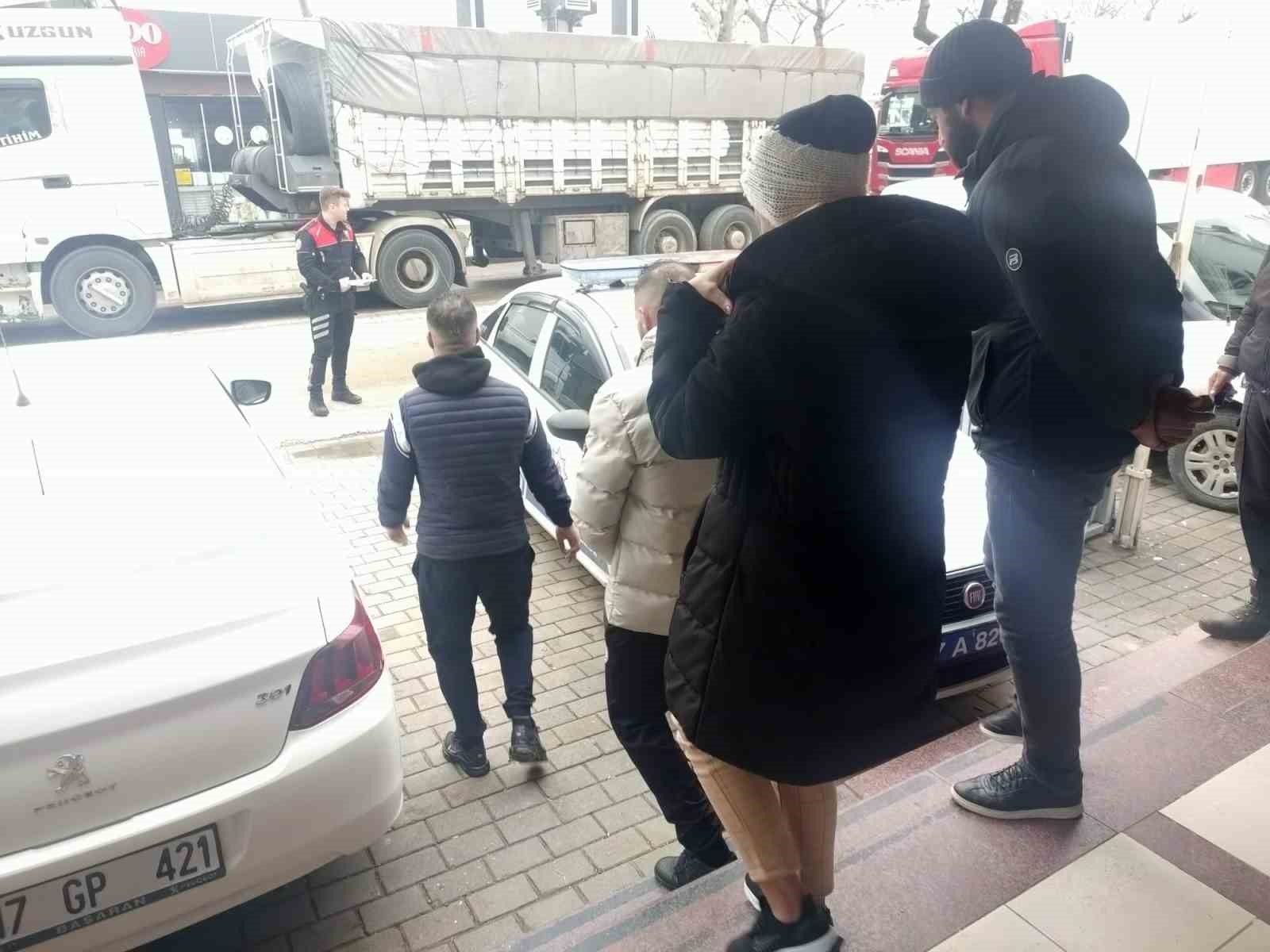 &Ccedil;anakkale&rsquo;de 5 yabancı uyruklu şahıs yakalandı
