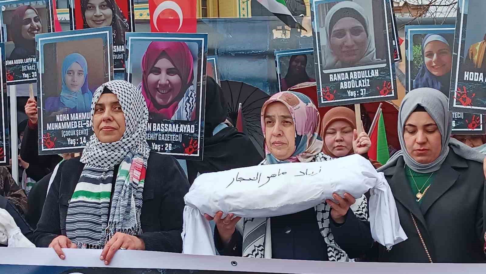 K&uuml;tahya&rsquo;da kadınlar Gazze i&ccedil;in y&uuml;r&uuml;d&uuml;
