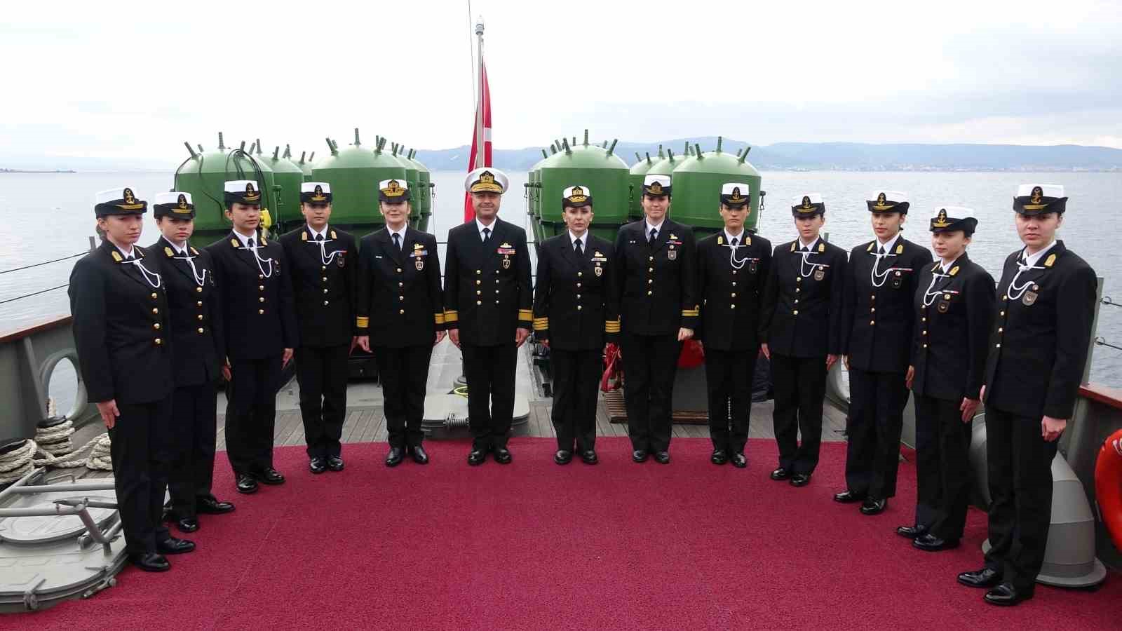 T&uuml;rkiye&rsquo;nin ilk kadın amirali G&ouml;k&ccedil;en Fırat: "&Ccedil;anakkale Deniz Savaşı, &rsquo;&Ccedil;anakkale Ge&ccedil;ilmez&rsquo;in denizdeki m&uuml;hr&uuml; oldu"
