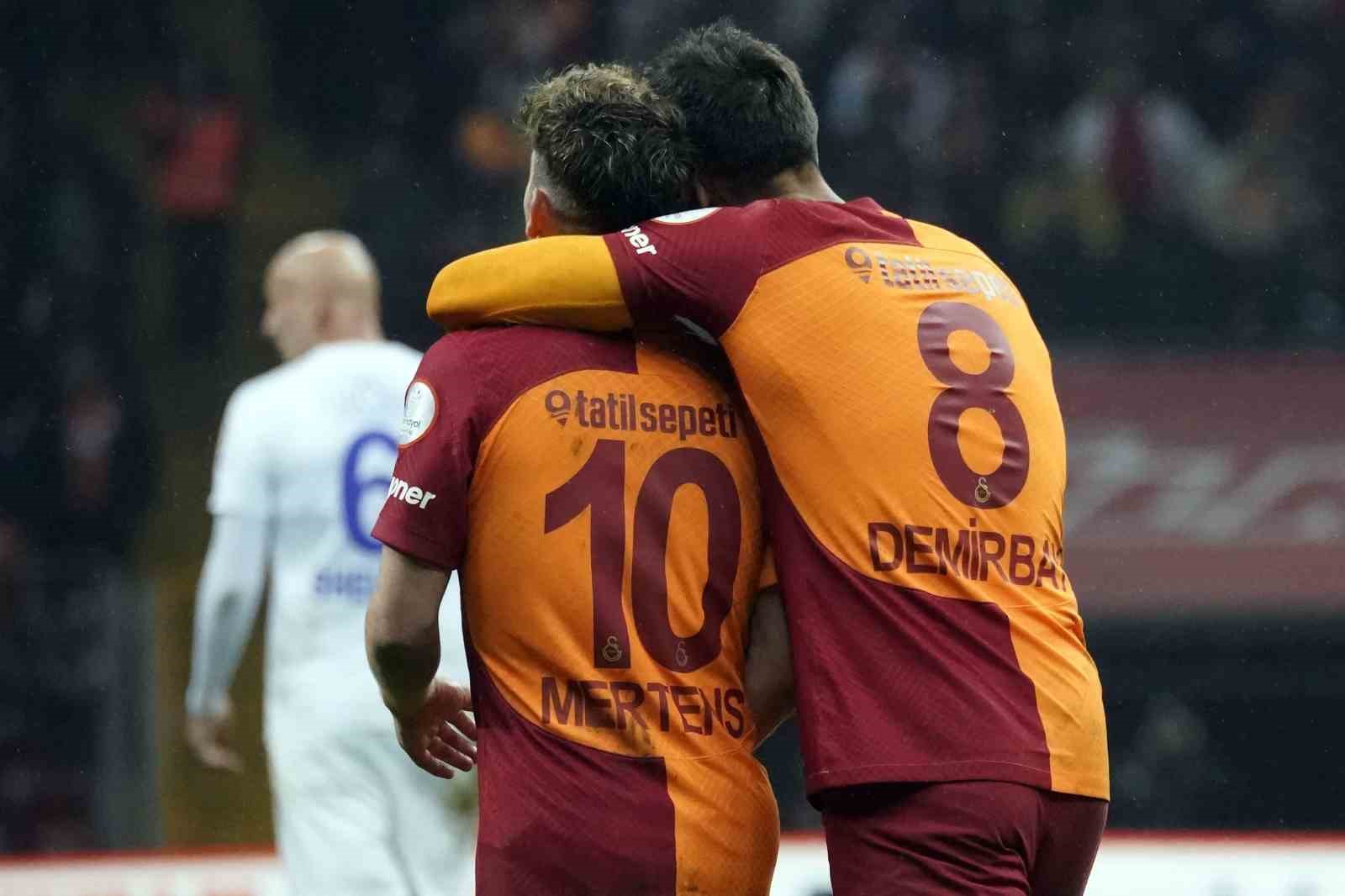 Trendyol S&uuml;per Lig: Galatasaray: 4 - &Ccedil;aykur Rizespor: 1 (İlk yarı)
