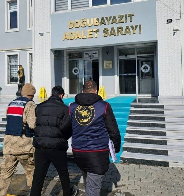 Ağrı&rsquo;da aranan 3 firari yakalandı
