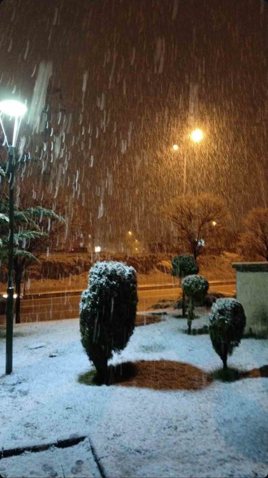 Başkentte kar yağışı başladı
