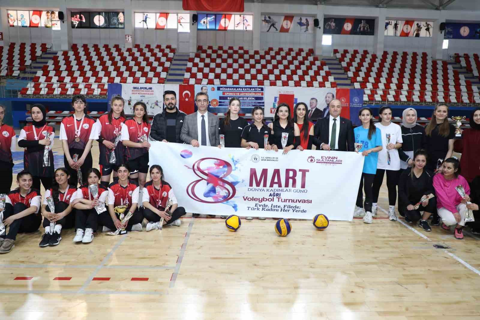 Evinin sultanları voleybol turnuvası heyecanı
