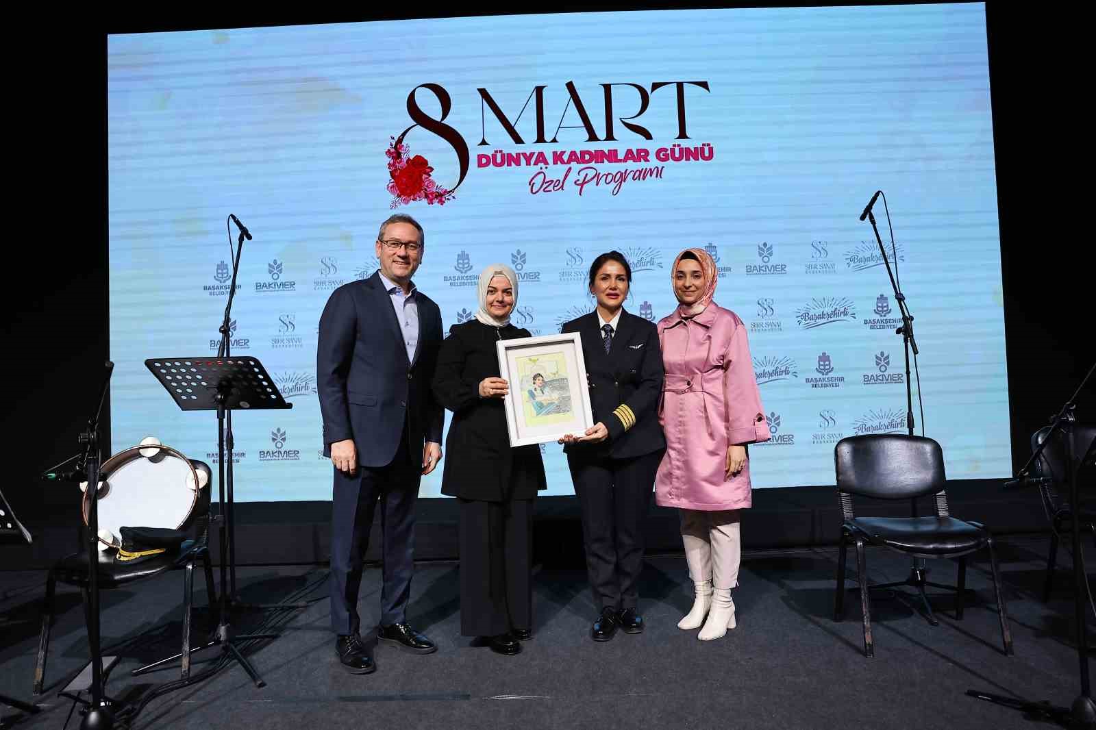 Başakşehir Belediye Başkanı Kartoğlu: "Her başarılı erkeğin arkasında bir kadın vardır"