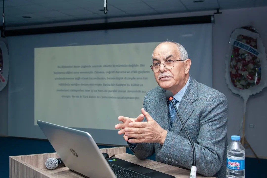 Prof. Dr. Kafkasyalı tarafından Ge&ccedil;mişten G&uuml;n&uuml;m&uuml;ze T&uuml;rk Kadını konferansı verildi
