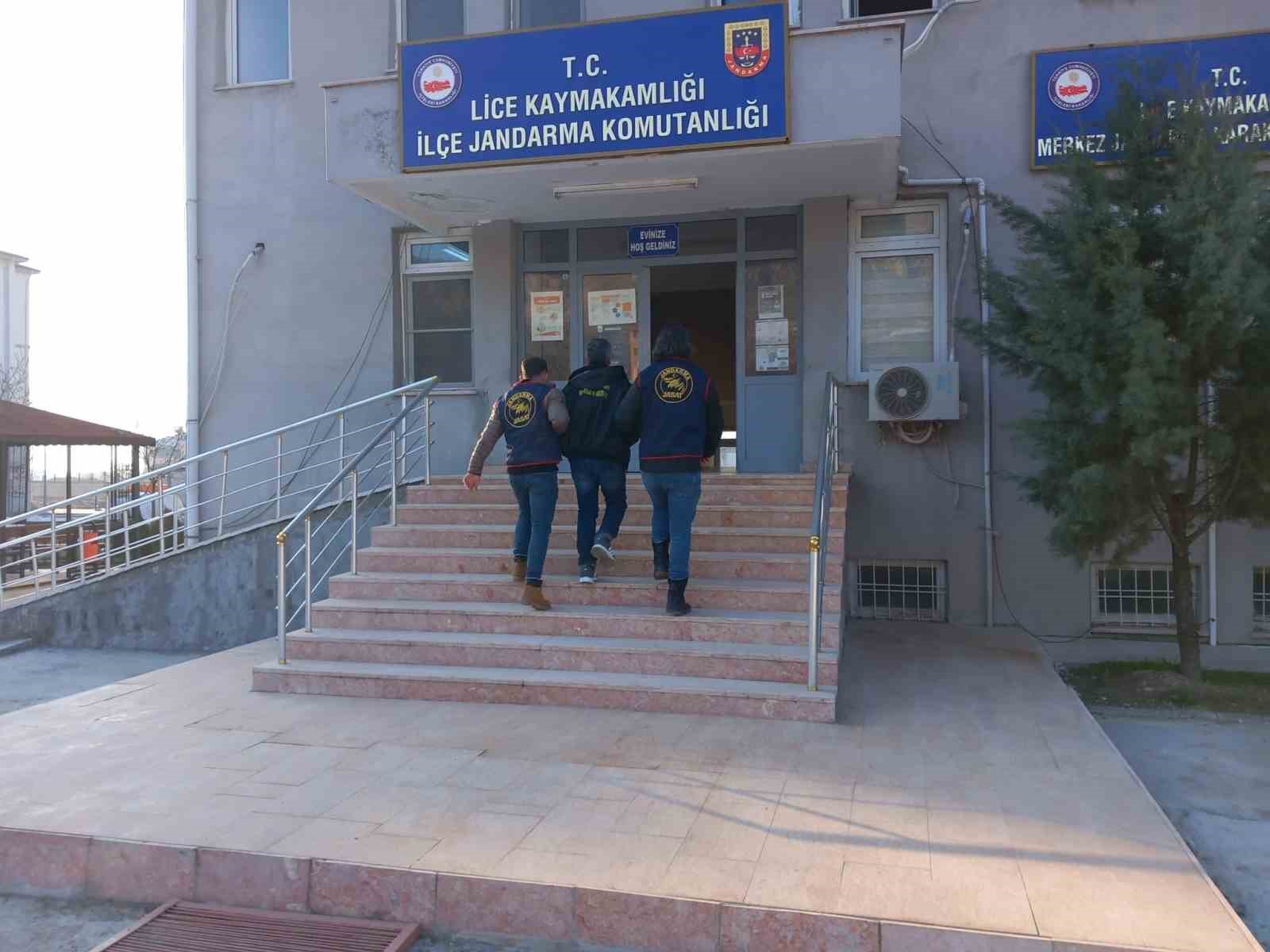 Aranan şahıslar JASAT ekiplerinden ka&ccedil;amadı
