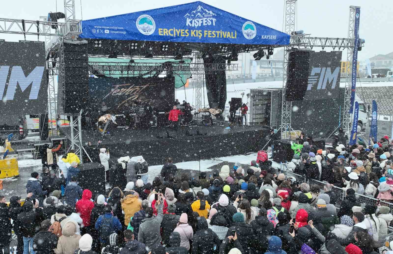 Erciyes’te kar altında Ferhat Göçer Konseri
