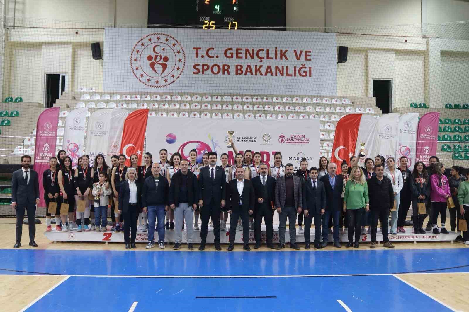 Mardian Mall’dan Voleybolun Sultanlarına destek