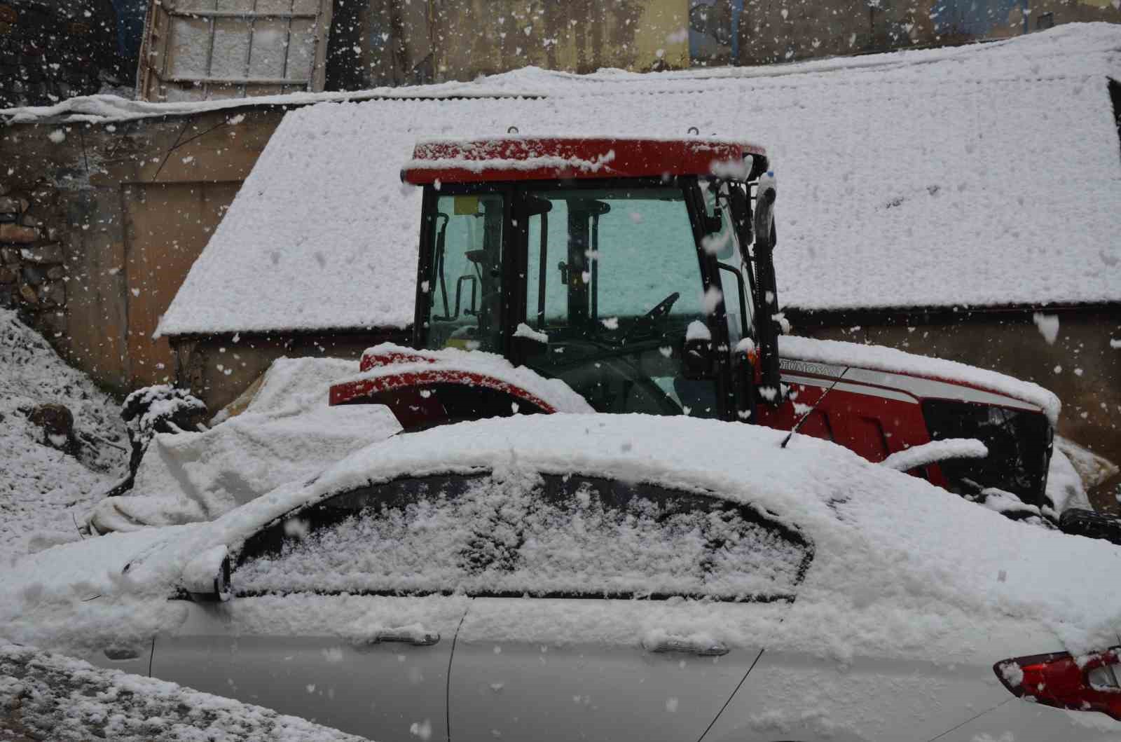 Şırnak’ta lapa lapa kar yağmaya başladı
