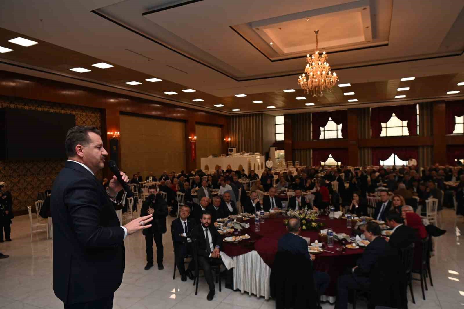 Başkan Yılmaz&rsquo;dan, CHP&rsquo;li Ahmet Akın&rsquo;a, bağımsız Ahmet Akın eleştirisi
