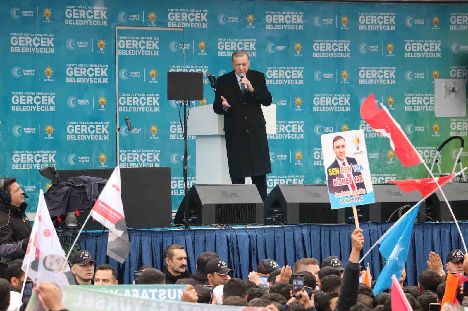 Cumhurbaşkanı Erdoğan: “Hiç kimsenin bizim gölgemizde yürüyüp bize seçim kaybettirmek için ortada dolaşmasına rıza göstermeyeceğiz”