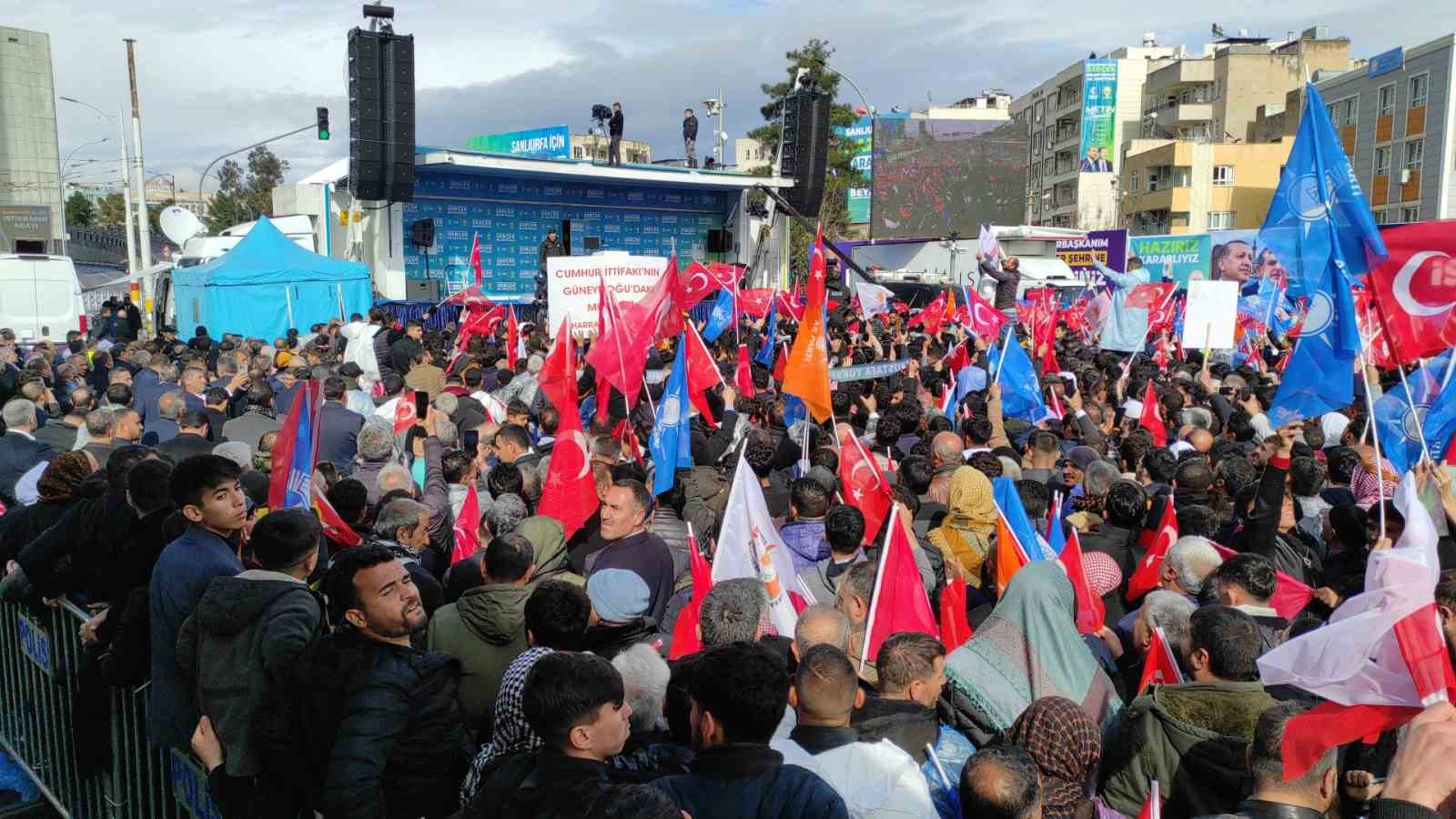 Cumhurbaşkanı Erdoğan: “Hiç kimsenin bizim gölgemizde yürüyüp bize seçim kaybettirmek için ortada dolaşmasına rıza göstermeyeceğiz”