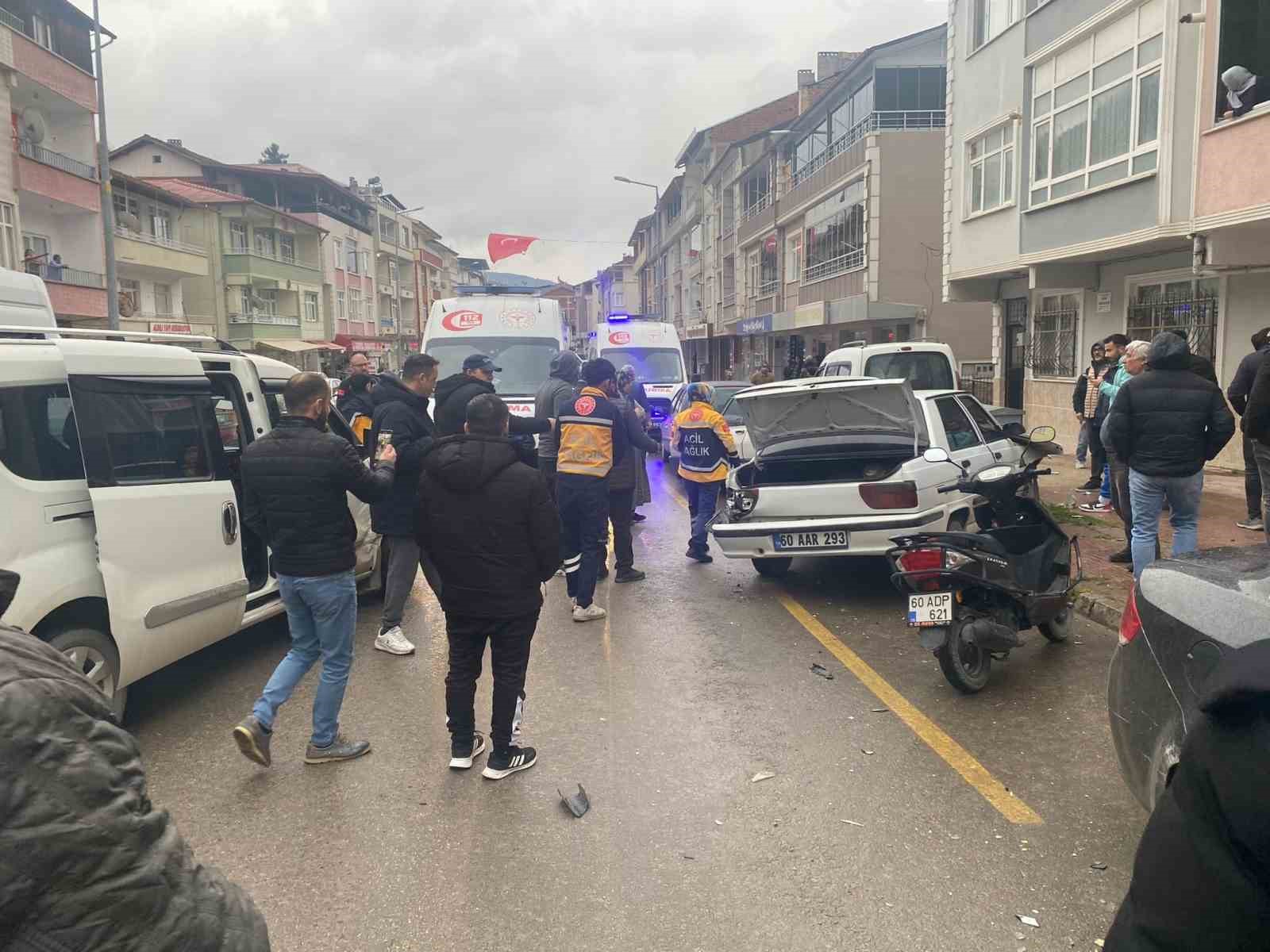 Niksar’da 5 araçlı zincirleme kaza