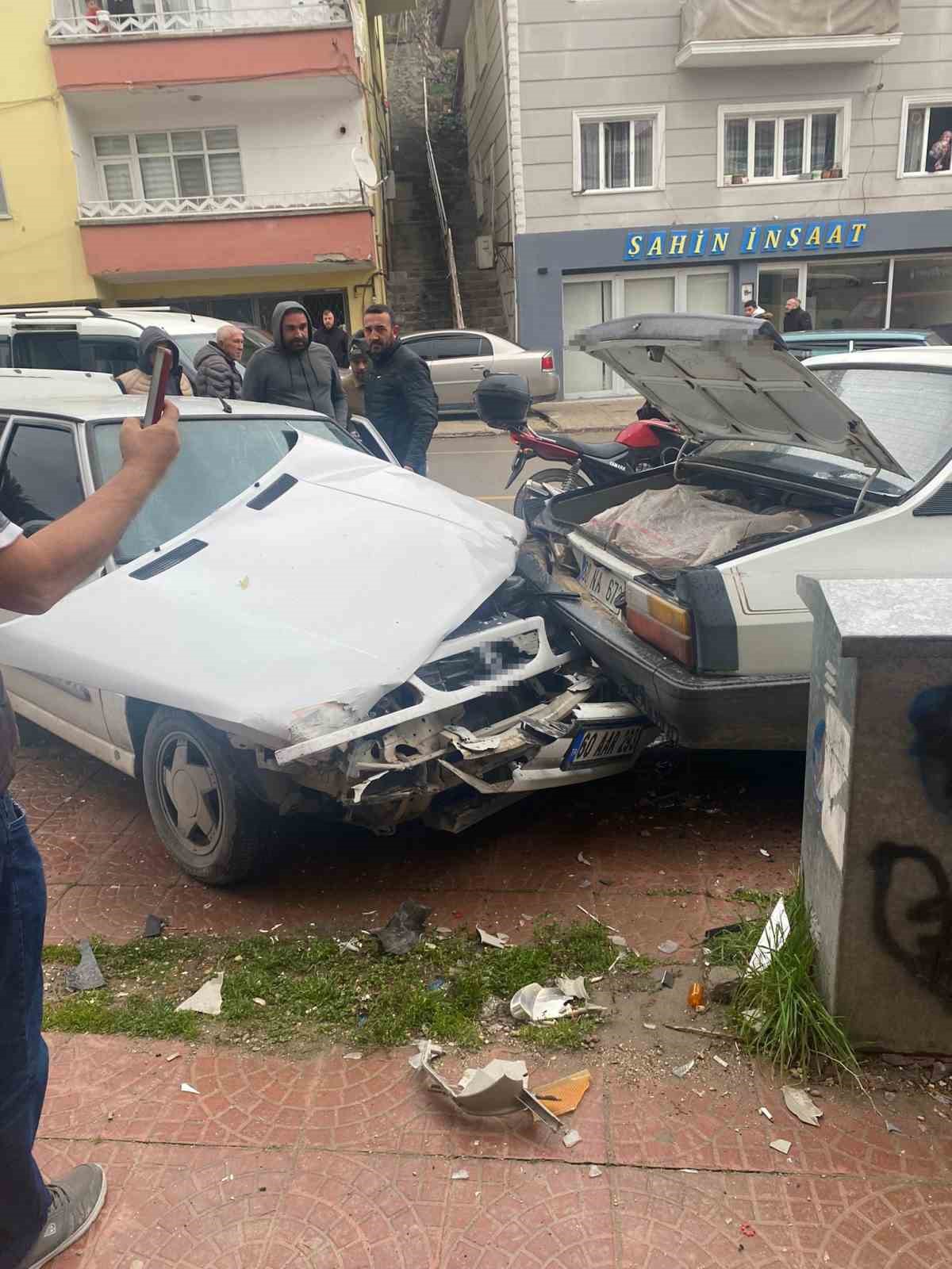 Niksar&rsquo;da 5 ara&ccedil;lı zincirleme kaza
