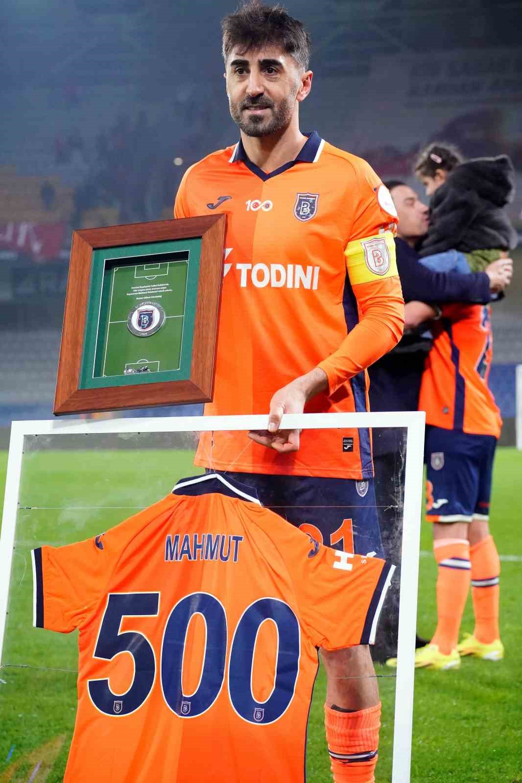 Mahmut Tekdemir, Başakşehir formasıyla 500. maçına çıktı