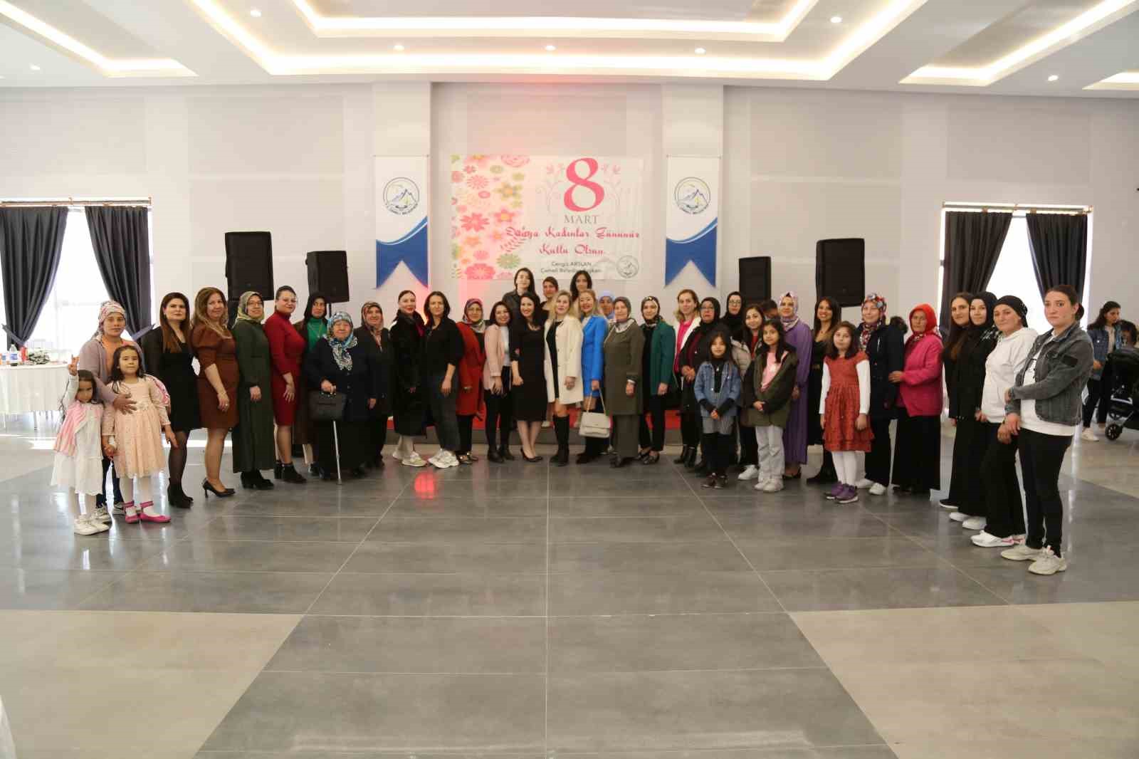 Başkan Arslan Çamelili kadınlar için matine düzenledi
