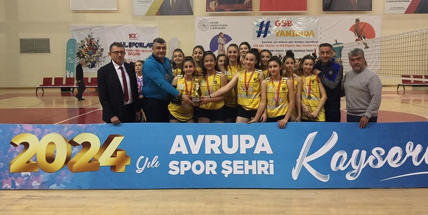 Midi Kızlarda Şampiyon Kayseri Voleybol Kulübü