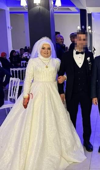 1 ay &ouml;nce evlenen G&uuml;lnihal&rsquo;ı hayattan koparan kaza kamerada
