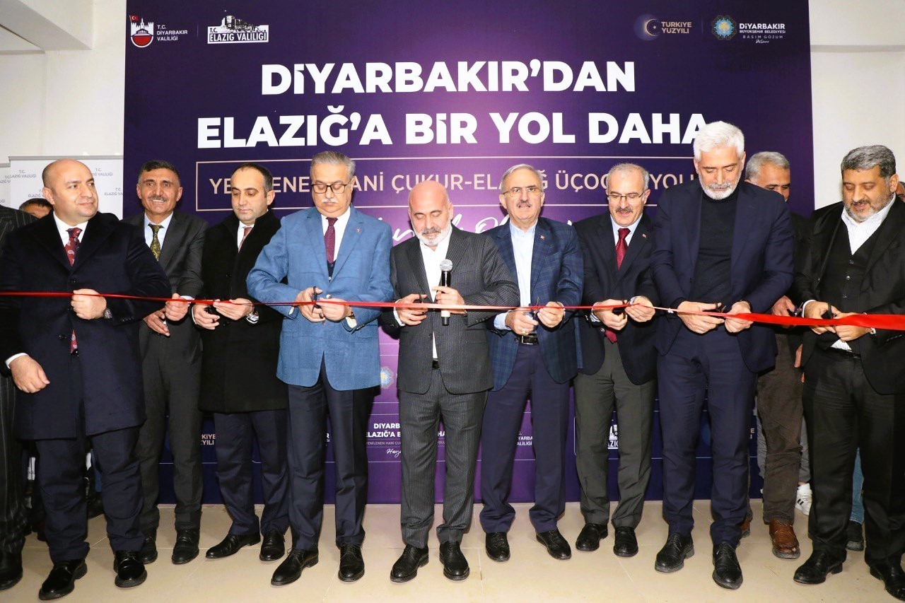 Diyarbakır ile Elazığ arasındaki bağlantı yolu ulaşıma a&ccedil;ıldı
