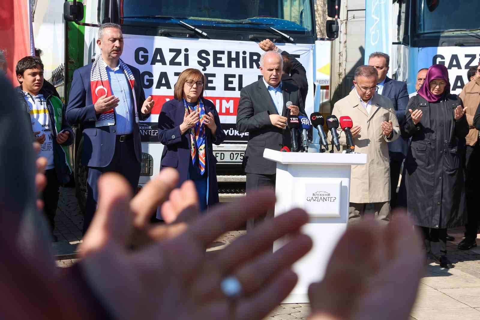 Gaziantep’te 5 tırdan oluşan insani yardım filosu Gazze düşüncesince yola çıktı