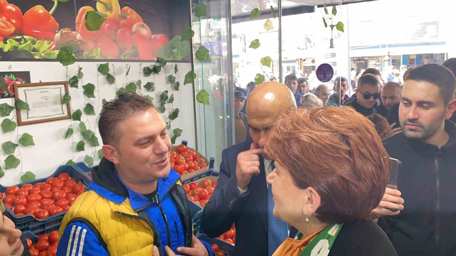 Akşener, gezdiği G&ouml;nen&rsquo;de turşu ve asma yaprağı satın aldı
