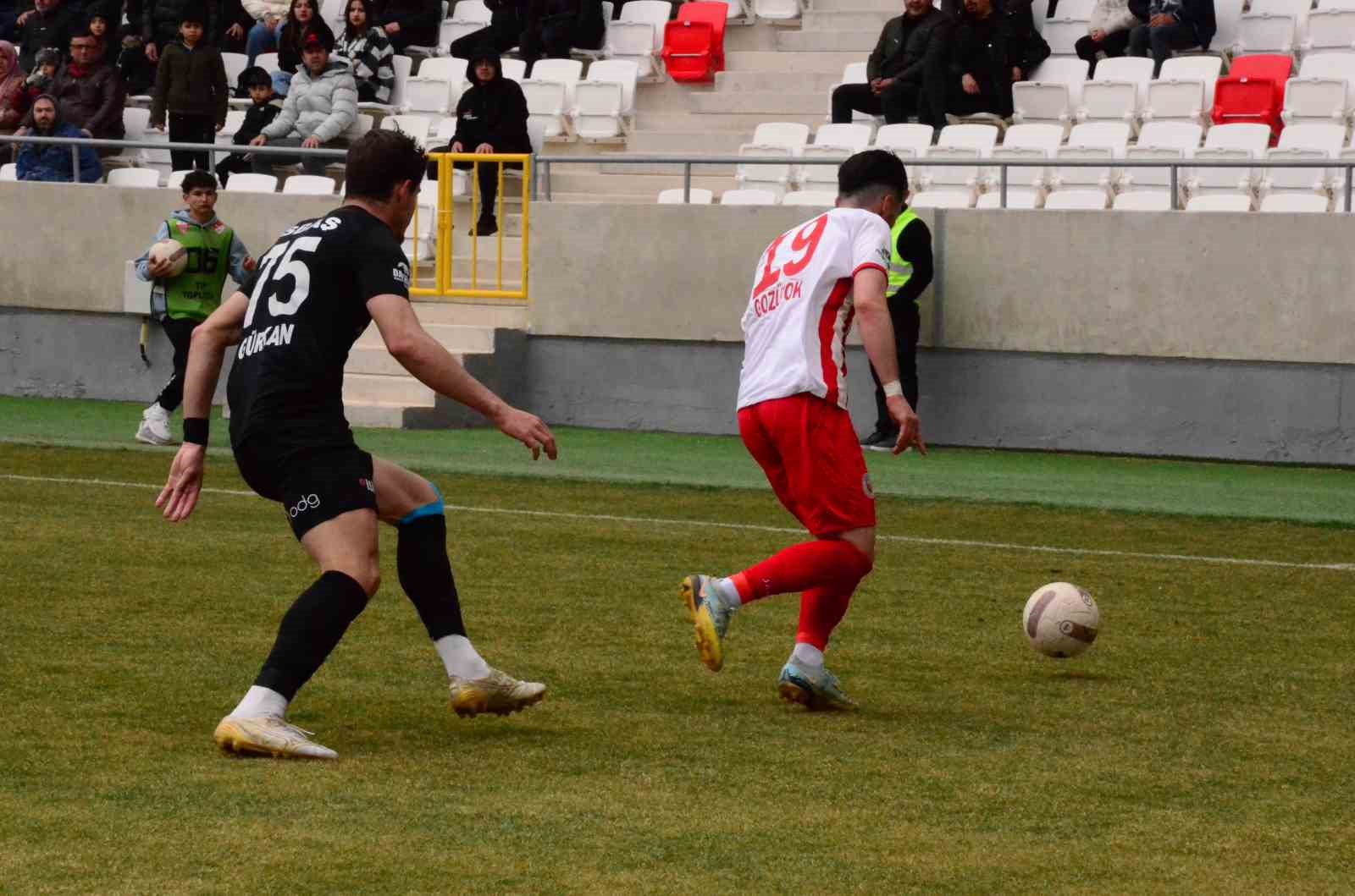 TFF 2. Lig: Karaman FK: 2 - Isparta 32 Spor: 3
