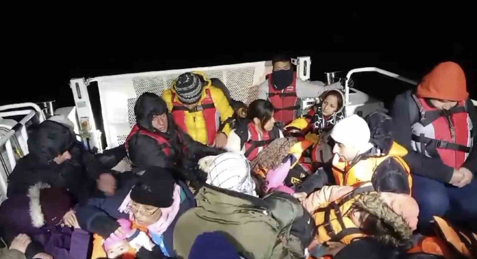 Ayvacık a&ccedil;ıklarında 30&rsquo;u &ccedil;ocuk 79 ka&ccedil;ak g&ouml;&ccedil;men yakalandı 