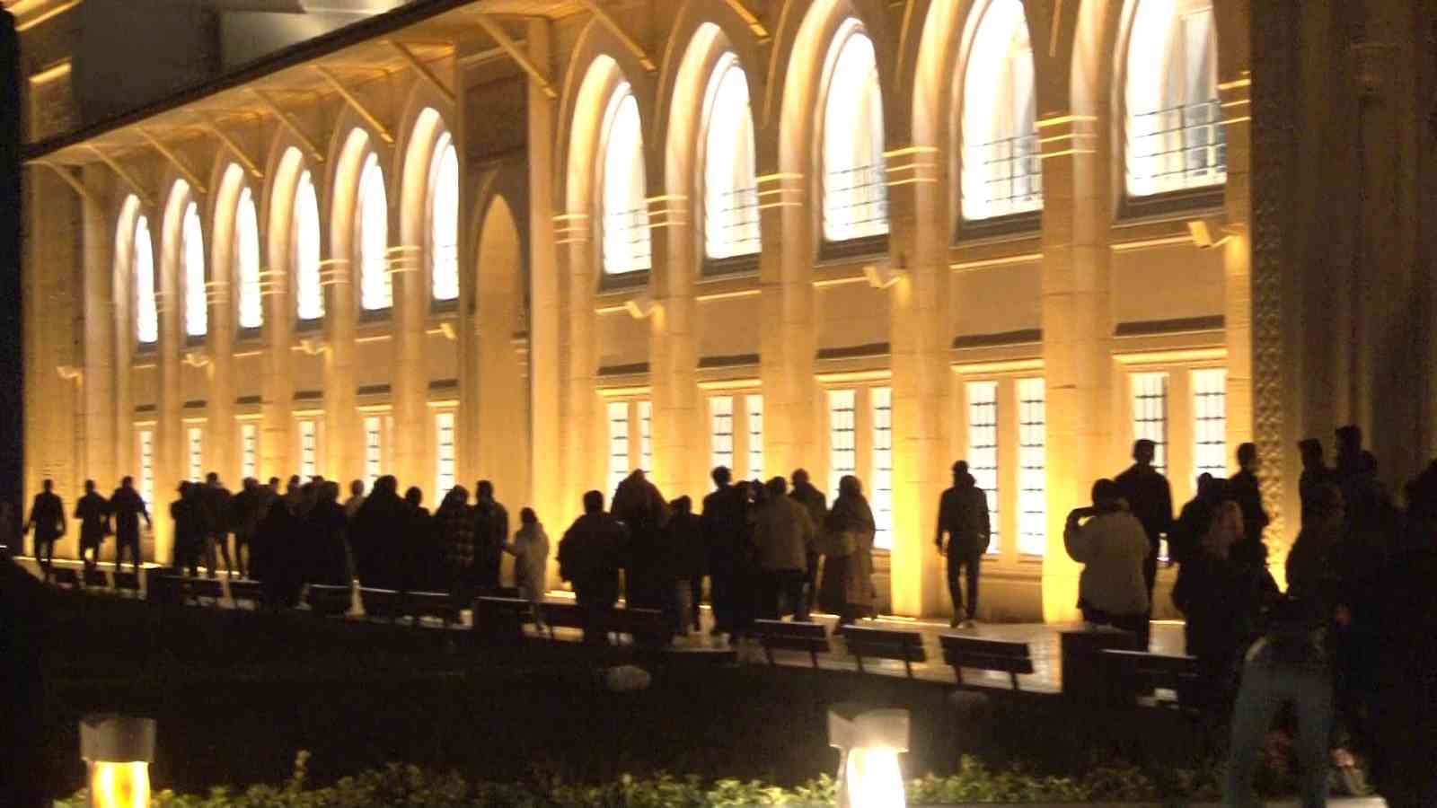 Ramazan ayının ilk teravih namazı Büyük Çamlıca Camii’nde kılındı