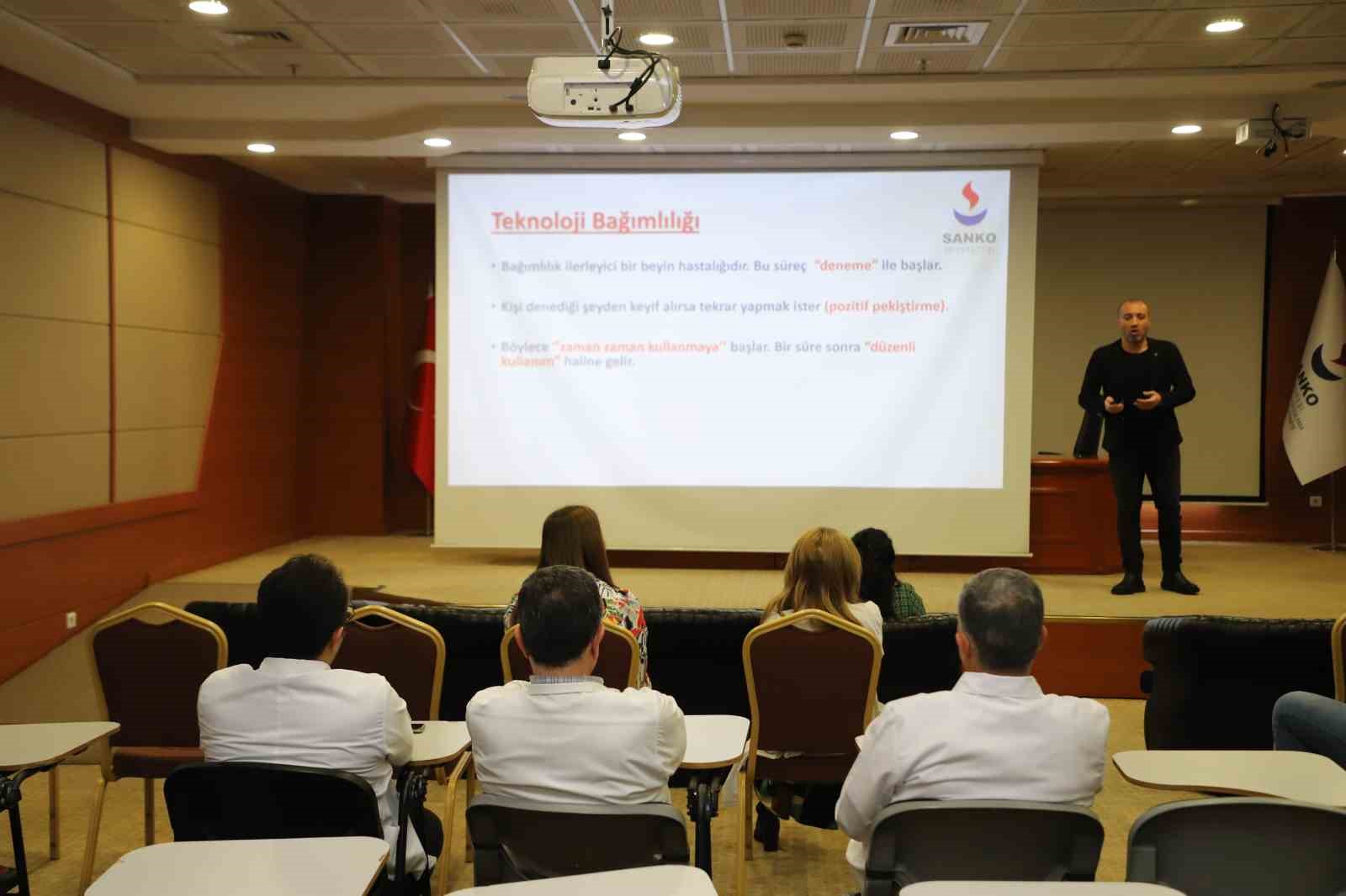 SANKO Üniversitesi’nde “Teknoloji Bağımlılığı” konferansı