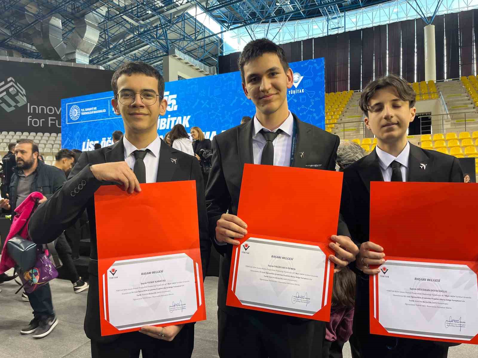 T&Uuml;BİTAK yarışmasında birinci olan ve ABD&rsquo;den davet alan &ouml;ğrencinin hedefi T&uuml;rkiye&rsquo;de &ccedil;alışmak
