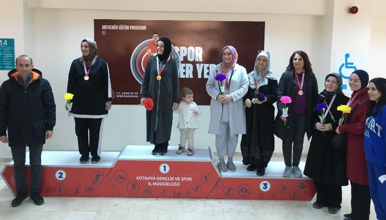 Anneler ve çocuklar, Oryantiring’de yarıştı