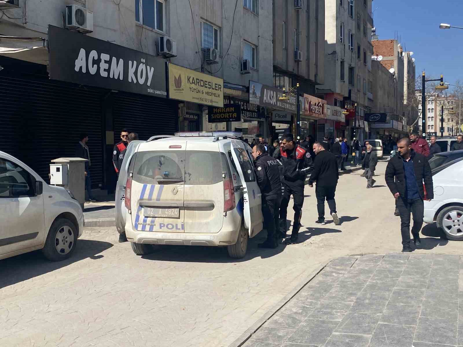 İki grup arasında kavga: 2 g&ouml;zaltı
